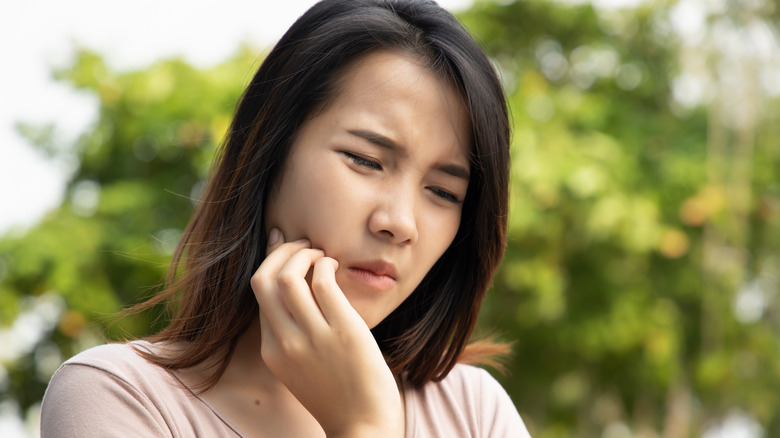 Woman holding jaw