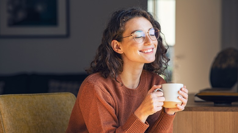 woman drinking coffee