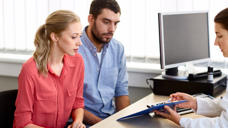 Couple with fertility specialist